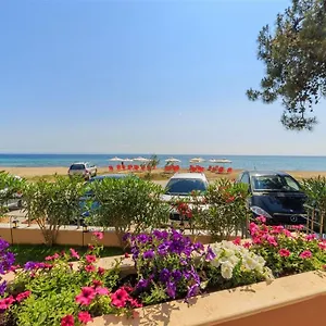 Studio Nikiti Beach Hotel
